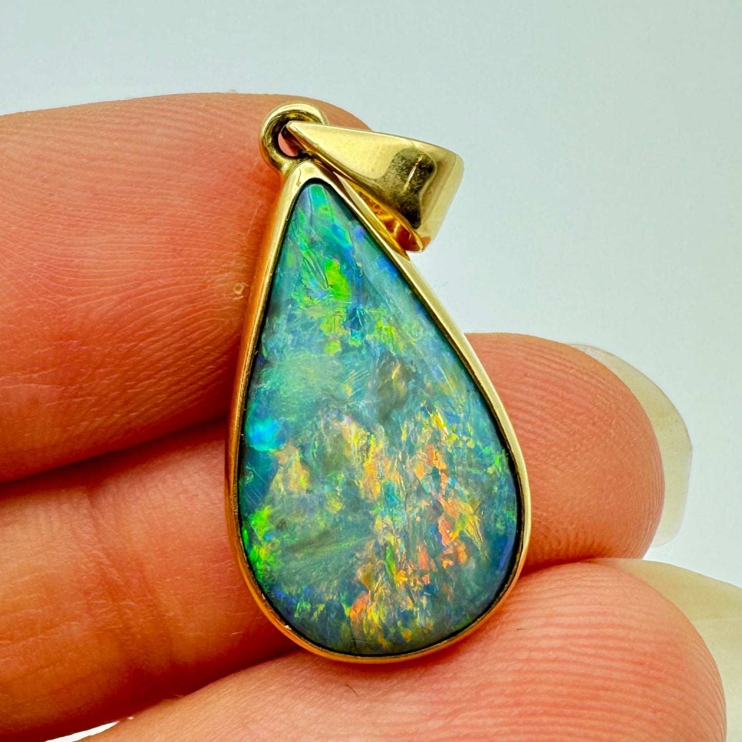 18k Gold Mintabie Black Opal Pendant