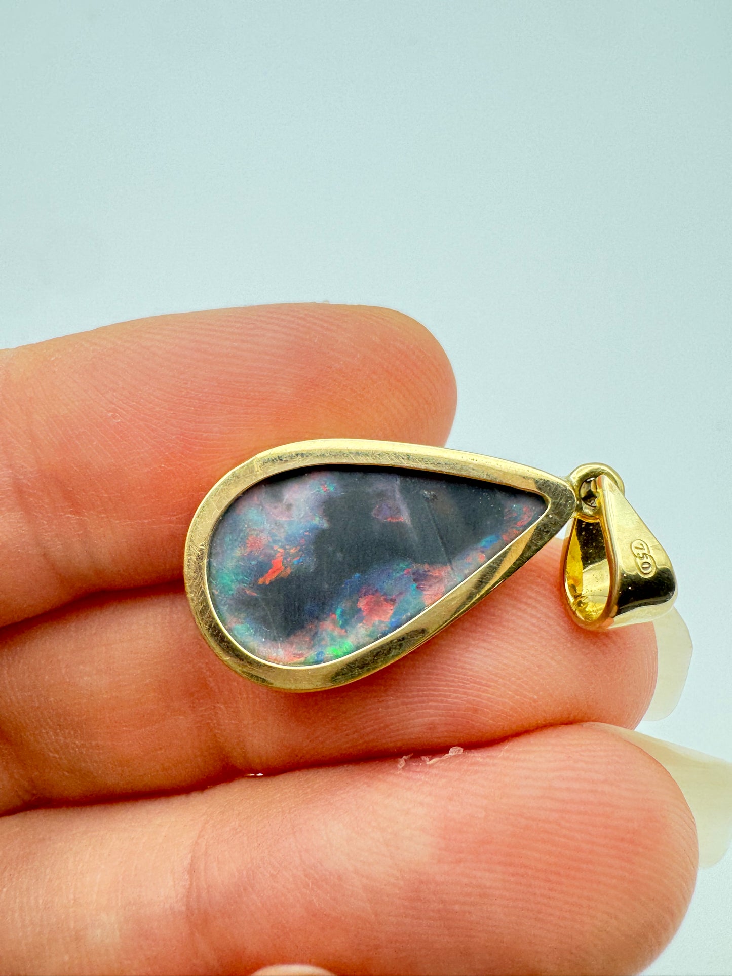18k Gold Mintabie Black Opal Pendant