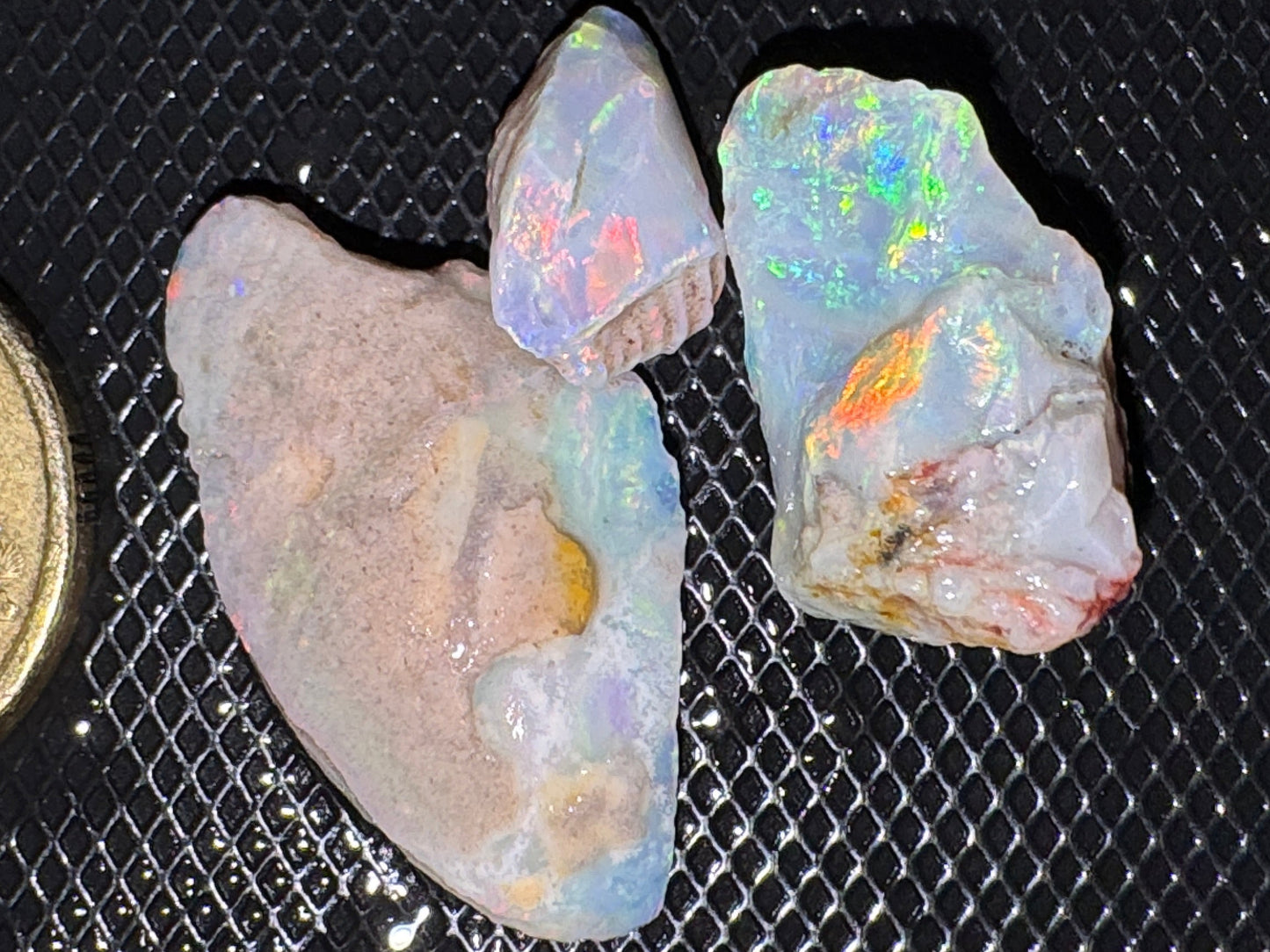 18ctw Coober Pedy Rough Opal