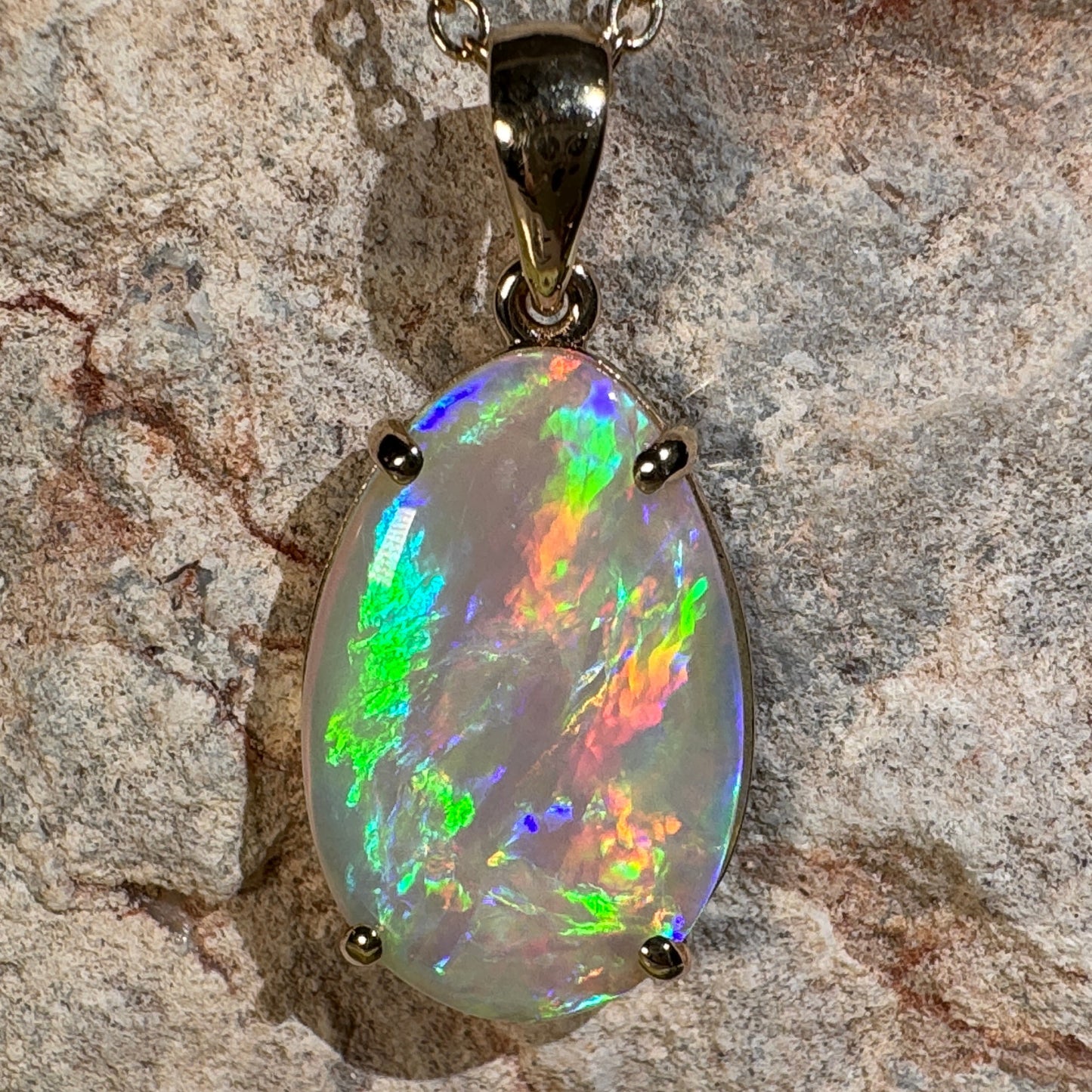 9k Gold Claw Set Mintabie Opal Pendant