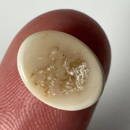 2.5ct Mintabie Oval Green/White Opal