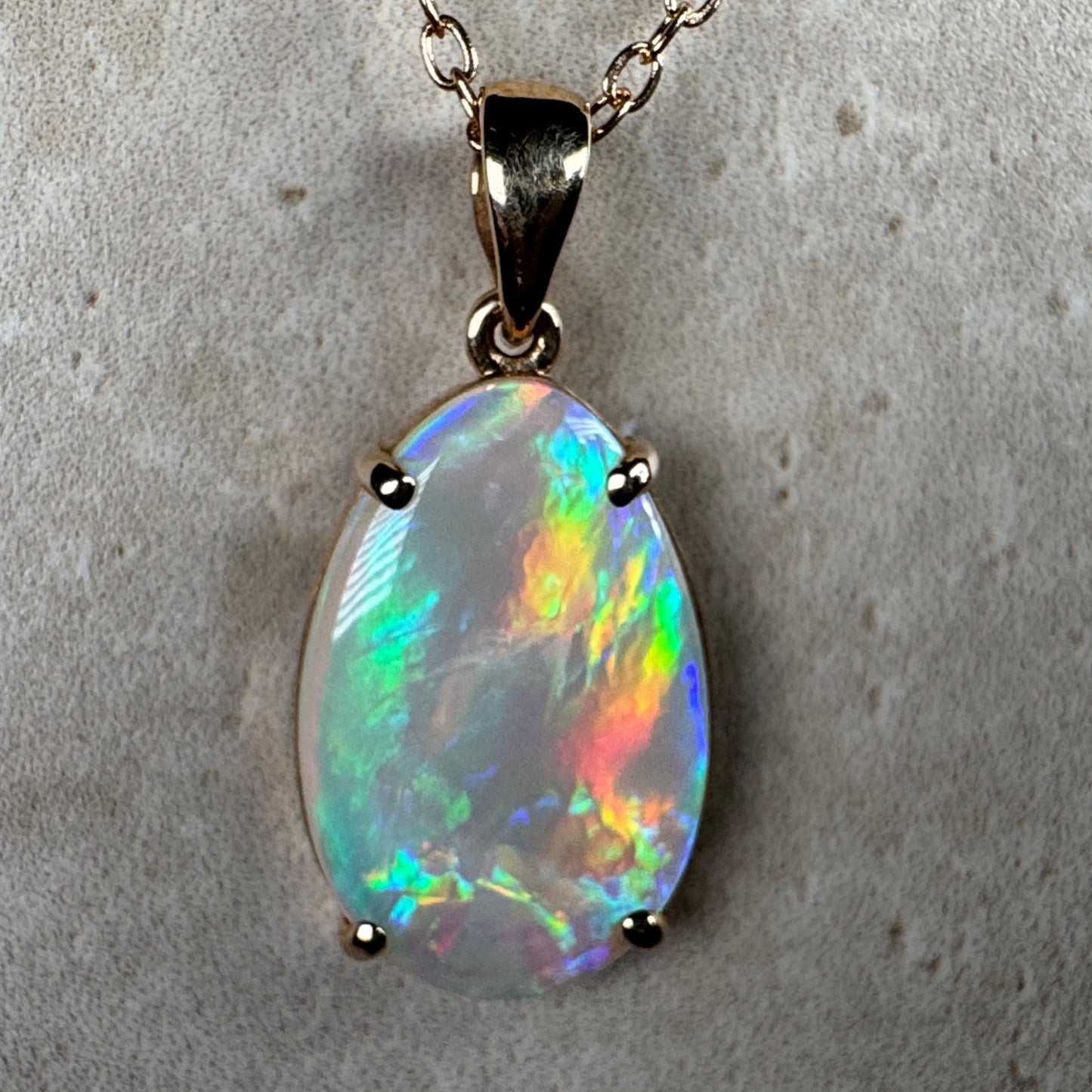 9k Gold Claw Set Mintabie Opal Pendant