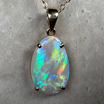 9k Gold Claw Set Mintabie Opal Pendant