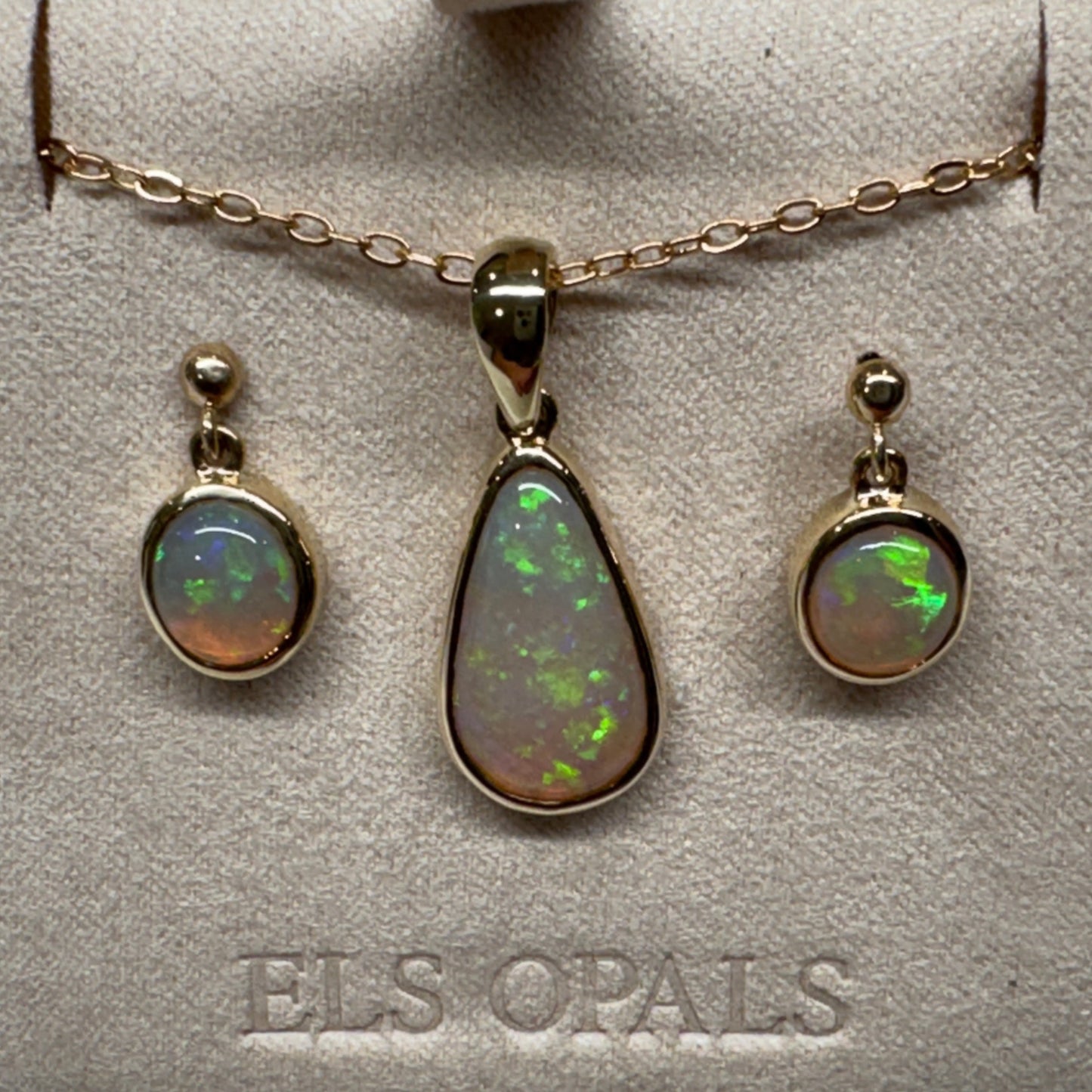 14K Gold Mintabie Opal Pendant & Stud Drop Earring Set