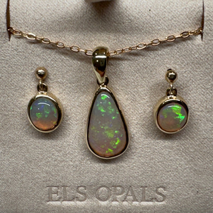 14K Gold Mintabie Opal Pendant & Stud Drop Earring Set