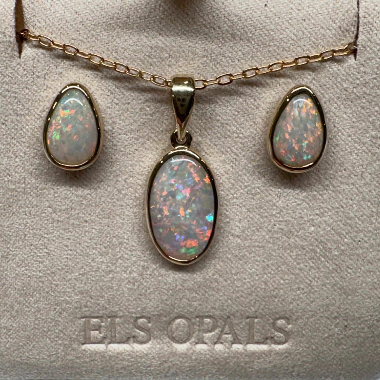 14K Gold Mintabie Opal Pendant and Stud Earring Set