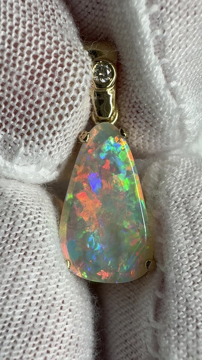 14k Gold Mintabie Gem Crystal Opal Pendant